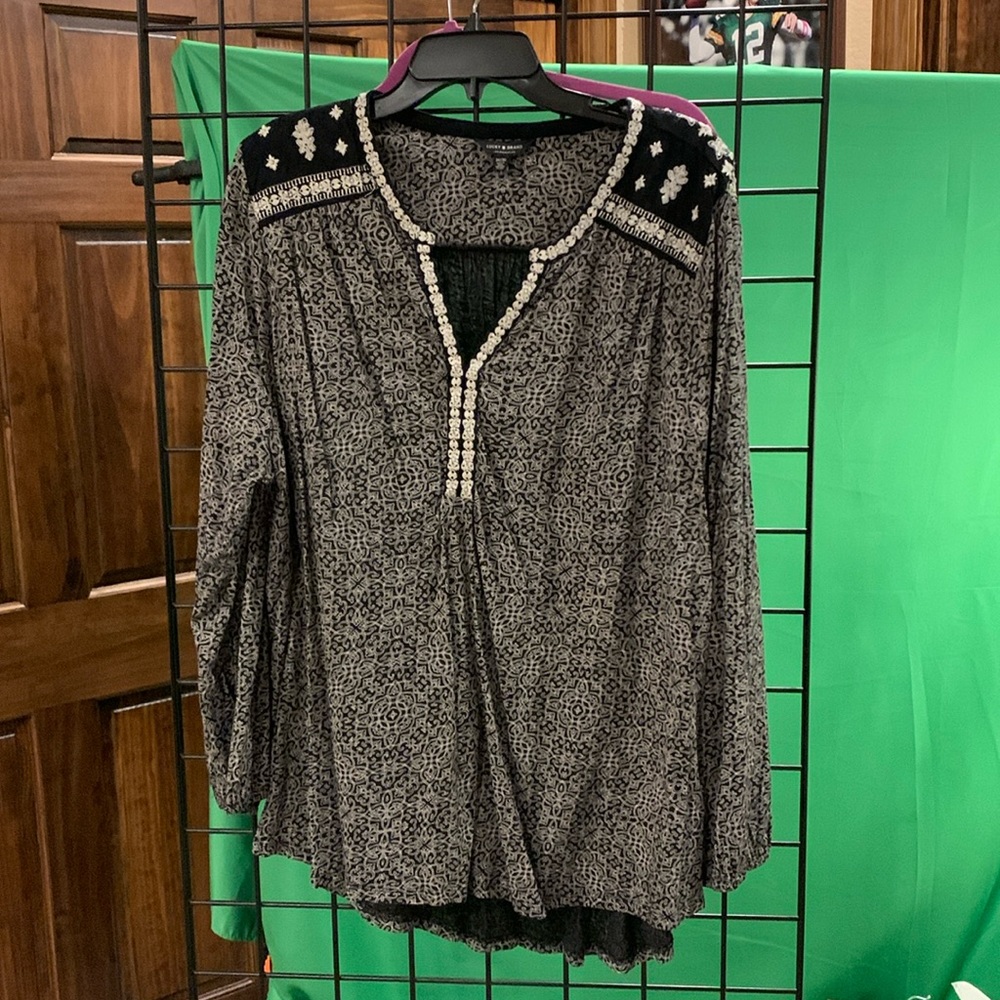 Lucky brand long sleeve shirt, V-neck. Black with silver accent 3X